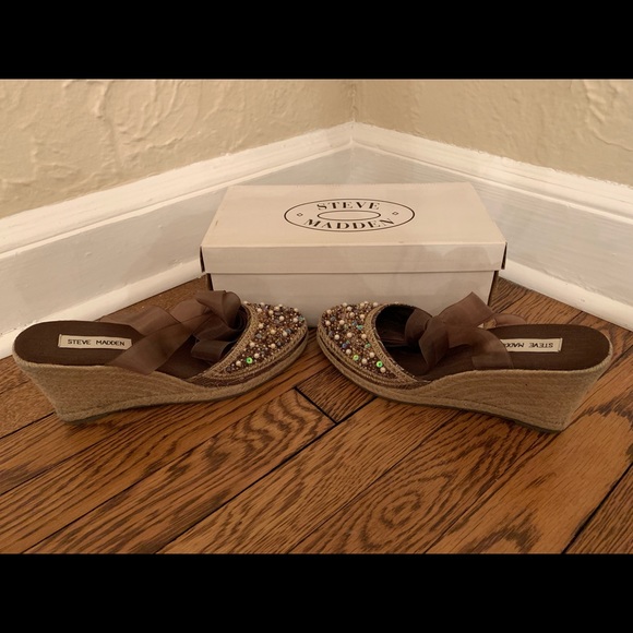 Beautiful, beaded, lace-up espadrille sandals - Picture 4 of 5